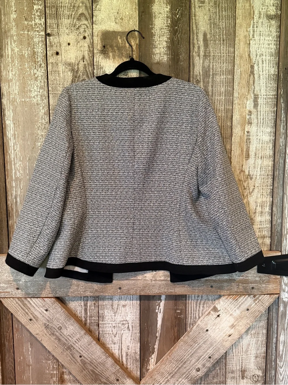 Anne Klein refined collarless